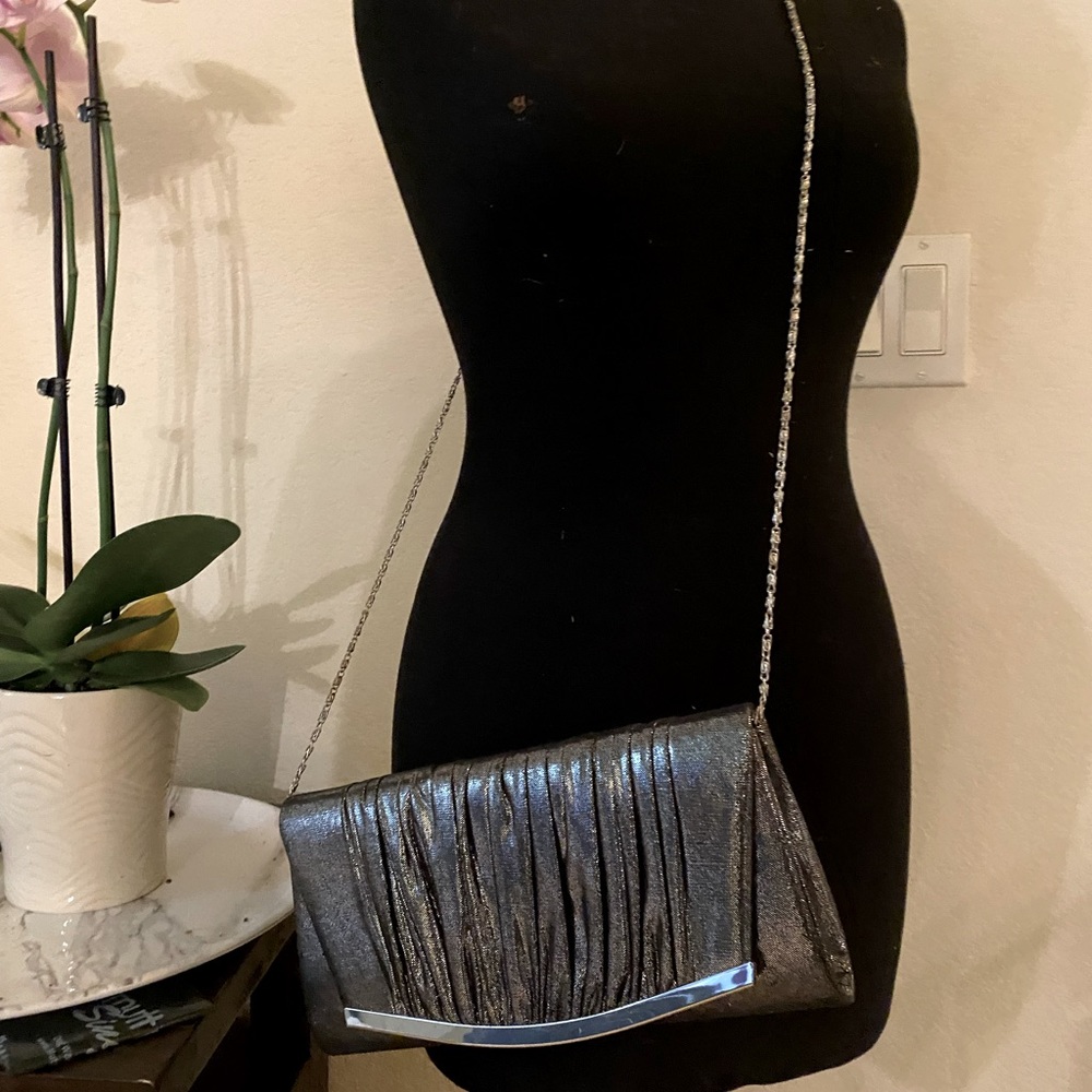 𝗘𝗹𝗲𝗴𝗮𝗻𝘁 𝗘𝘃𝗲𝗻𝗶𝗻𝗴 𝗦𝗶𝗹𝘃𝗲𝗿 𝗖𝗹𝘂𝘁𝗰𝗵 𝗣𝘂𝗿𝘀𝗲 - Picture 4 of 4